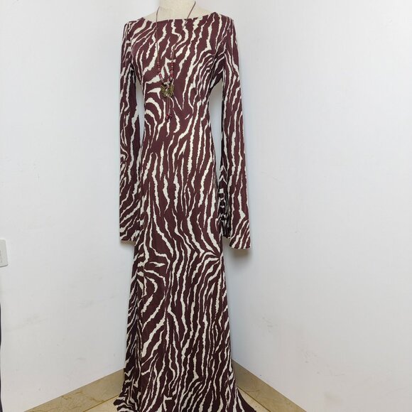 Realisation Par The Gia Bell-Sleeve Maxi Dress in Silk Jianhong Crepe - Picture 4 of 13